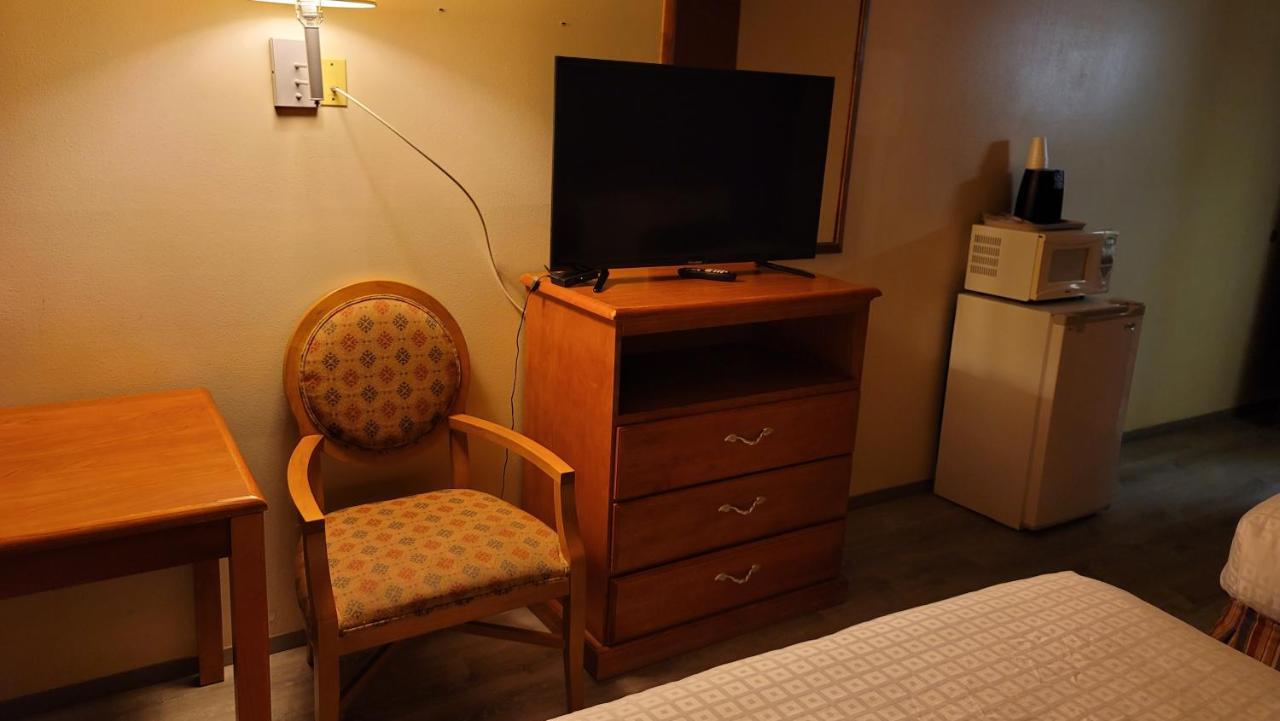 Grizzly Hotel Evanston